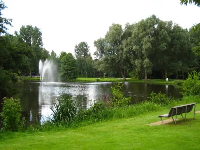 Amstelpark pond with fountain