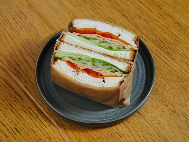 A chicken, lettuce and pepper sandwich