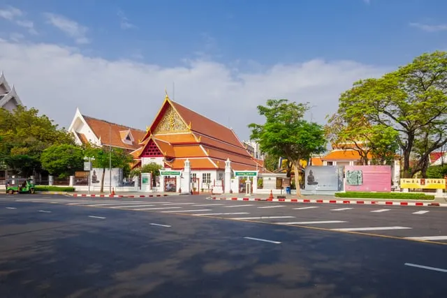 A Thai hall of the National Museum under a blue sky