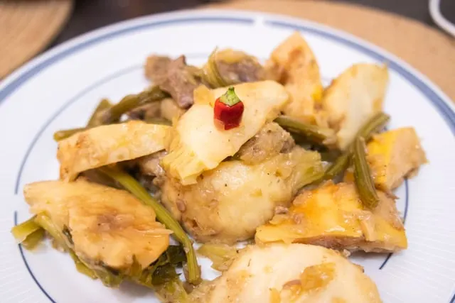 A Catalan stew with artichokes