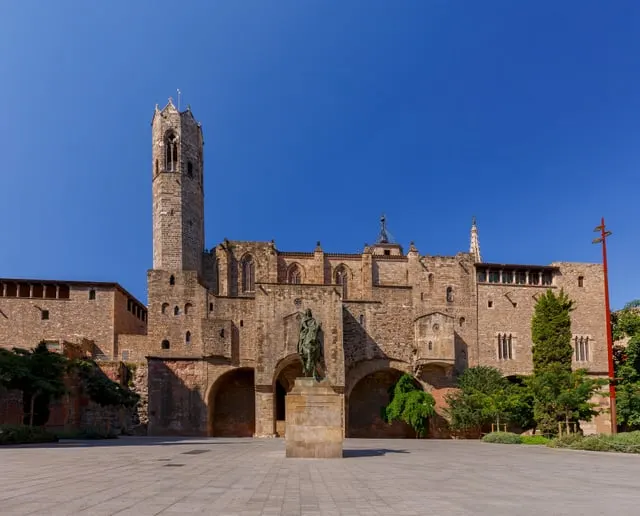 Plaça del Rei and the royal palace, blue sky