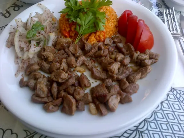 Typical kavurma, sautéed lamb with rice