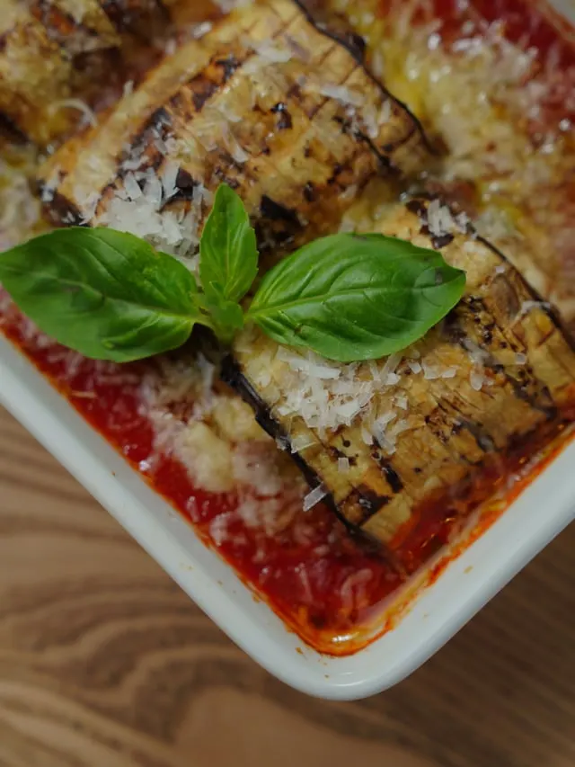 Typical baked aubergine parmigiana